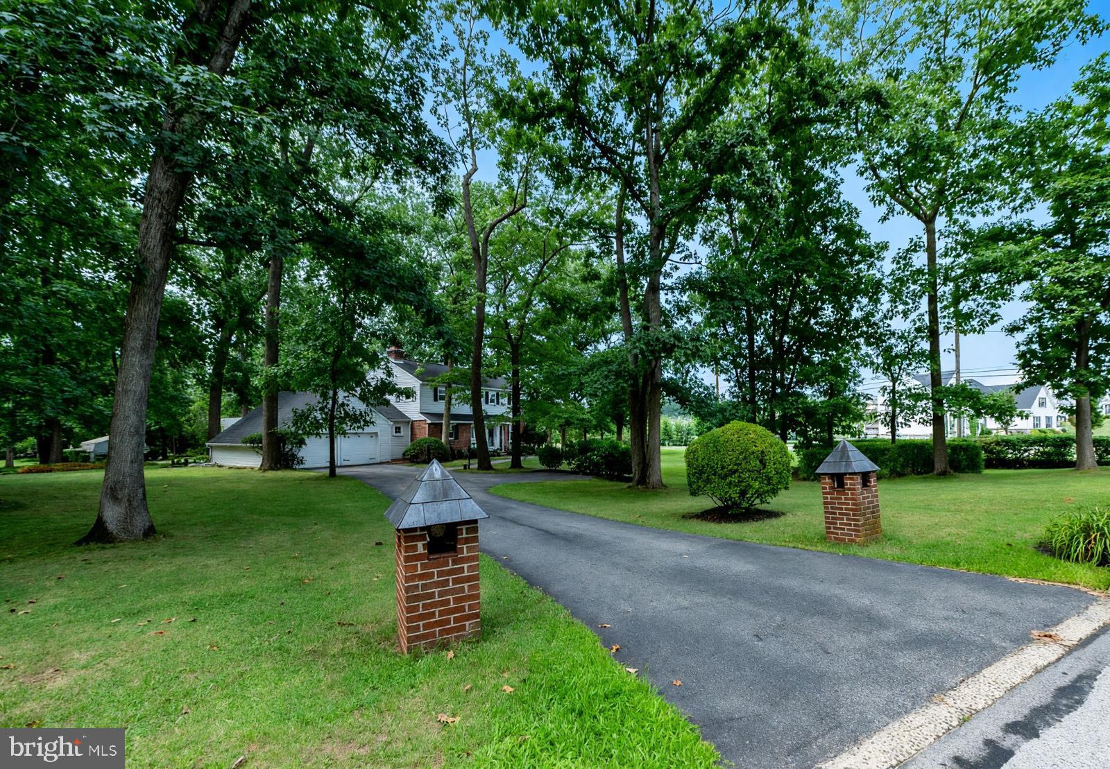 399 WOODLYN DRIVE