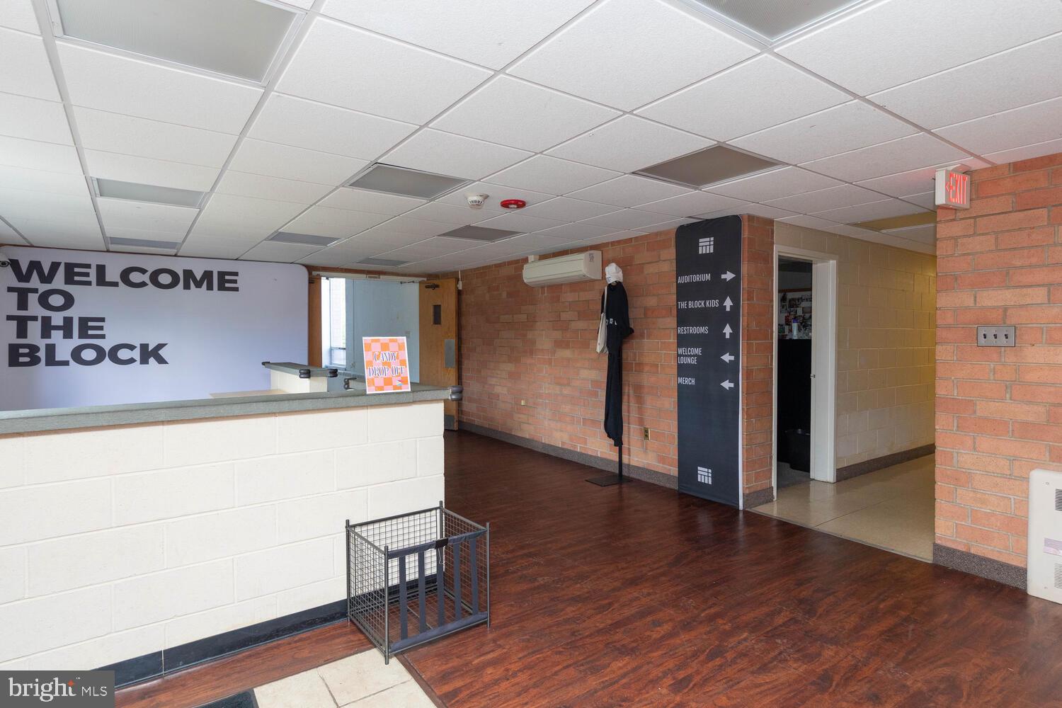 ROXBOROUGH - Commercial Sale