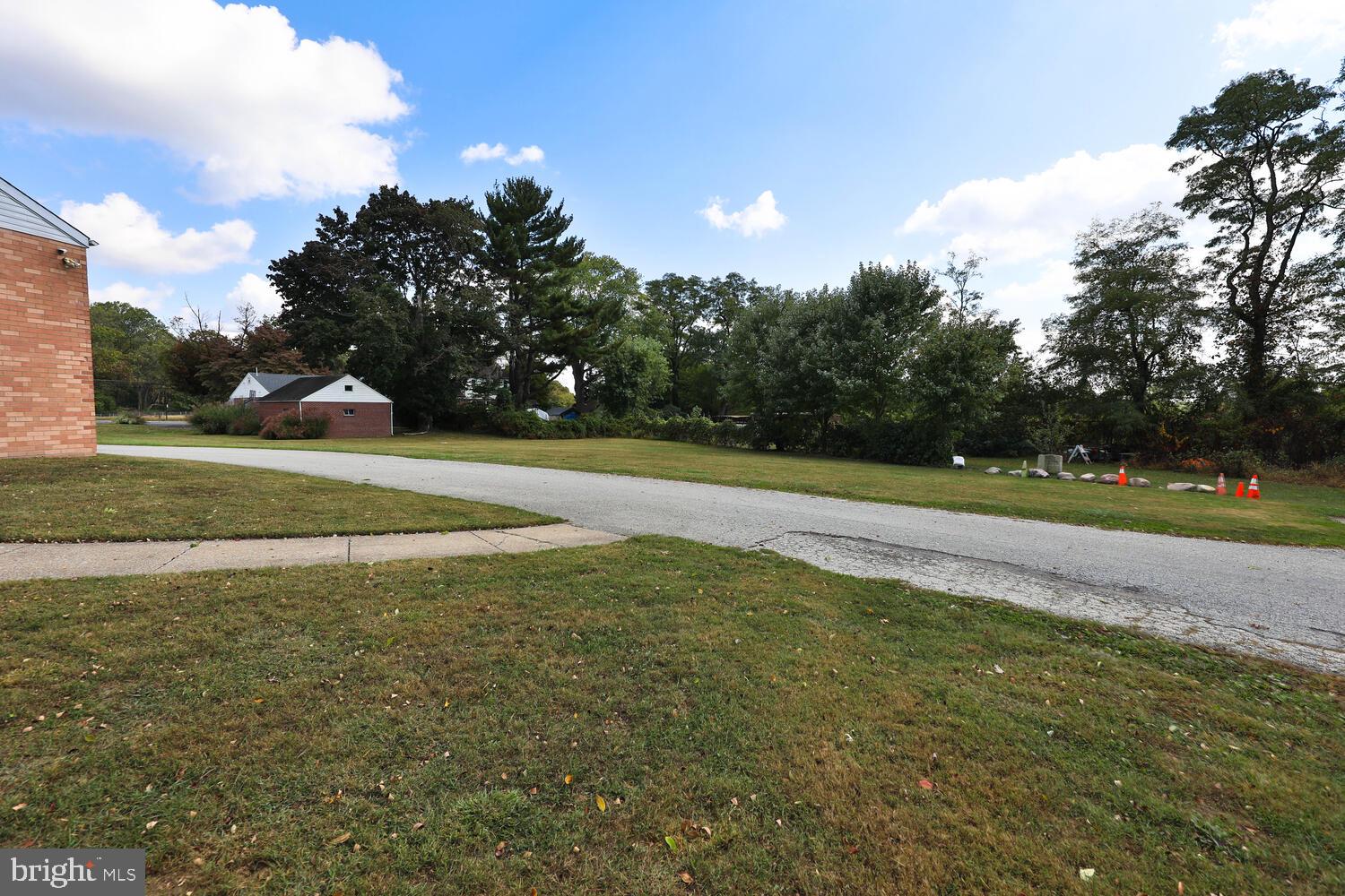 ROXBOROUGH - Commercial Sale