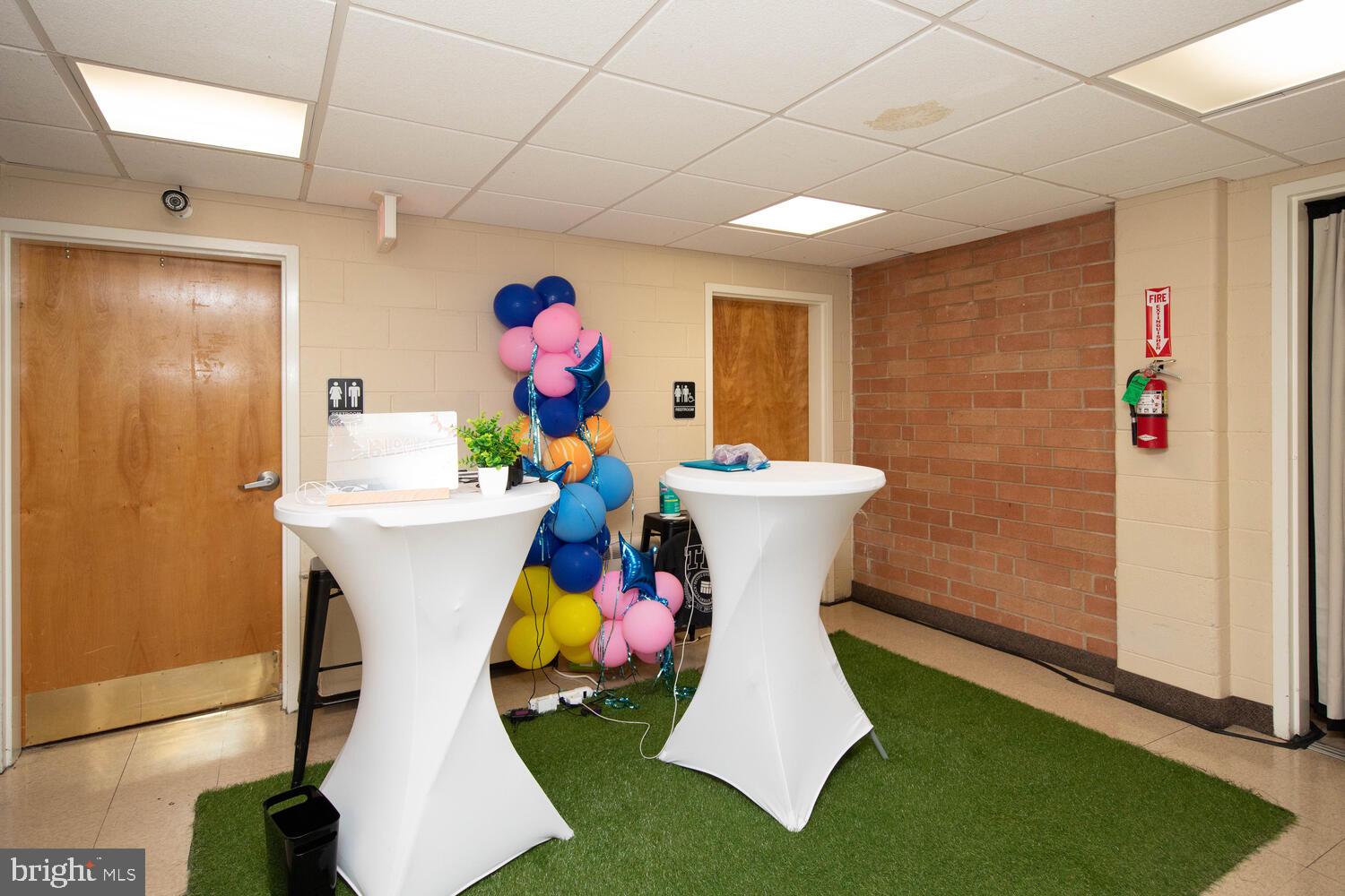 ROXBOROUGH - Commercial Sale