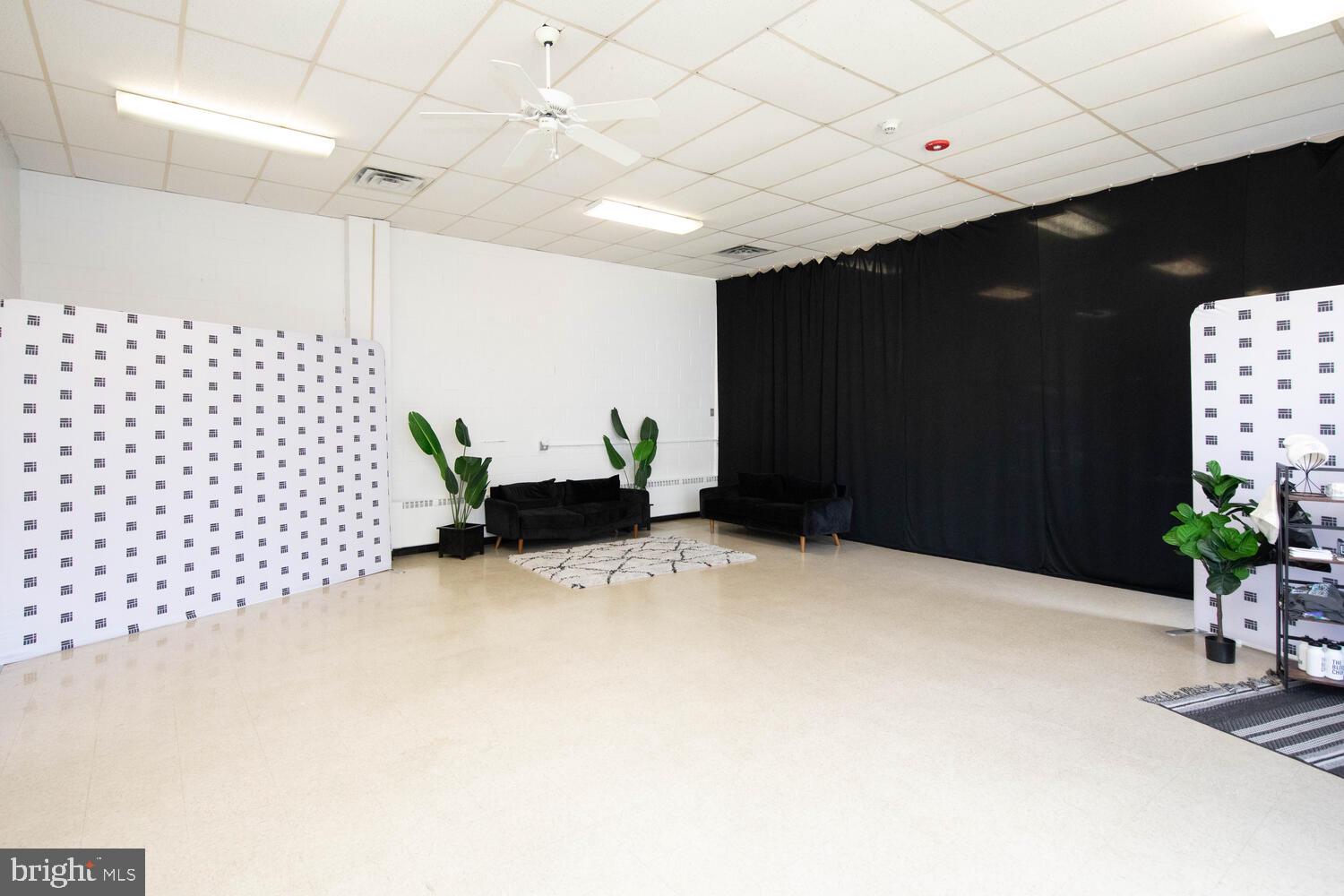 ROXBOROUGH - Commercial Sale