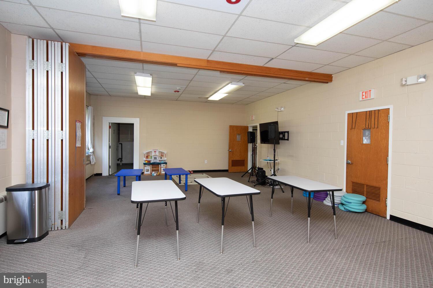 ROXBOROUGH - Commercial Sale