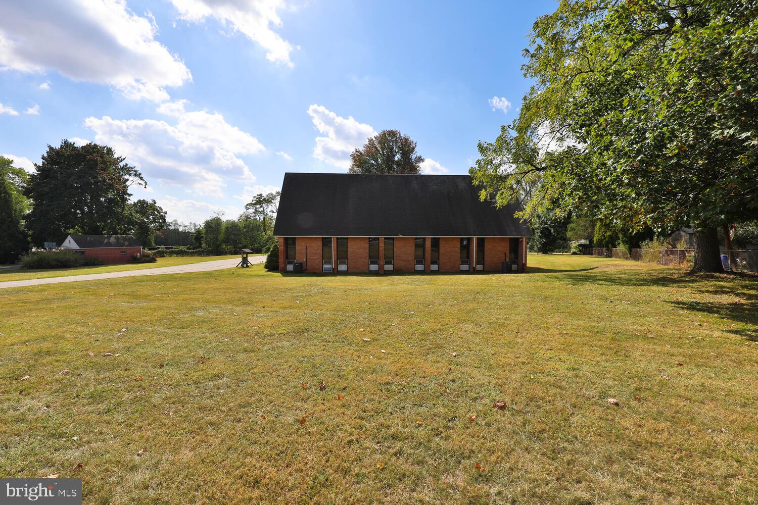 ROXBOROUGH - Commercial Sale