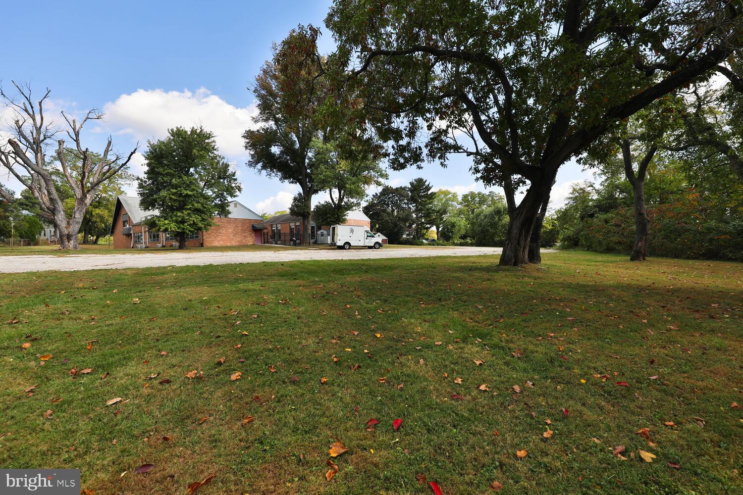 ROXBOROUGH - Commercial Sale