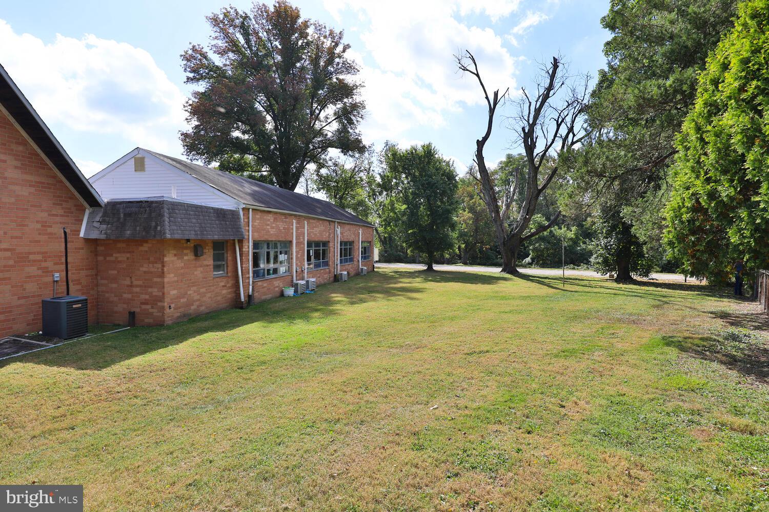 ROXBOROUGH - Commercial Sale