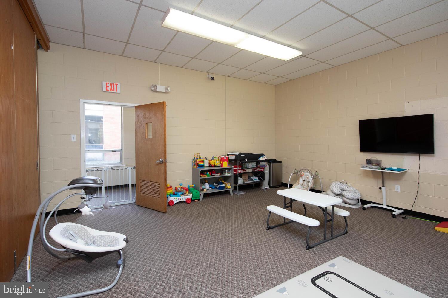 ROXBOROUGH - Commercial Sale