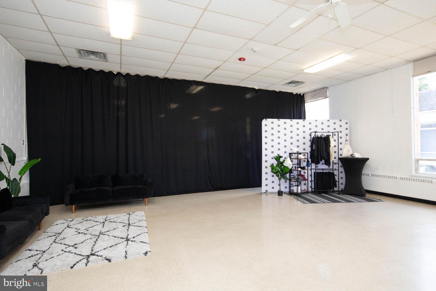 ROXBOROUGH - Commercial Sale