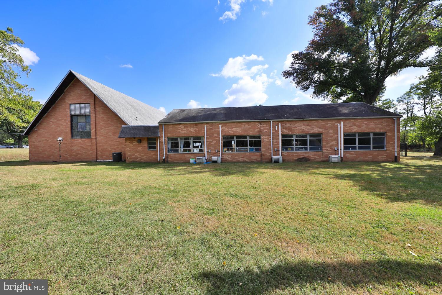 ROXBOROUGH - Commercial Sale