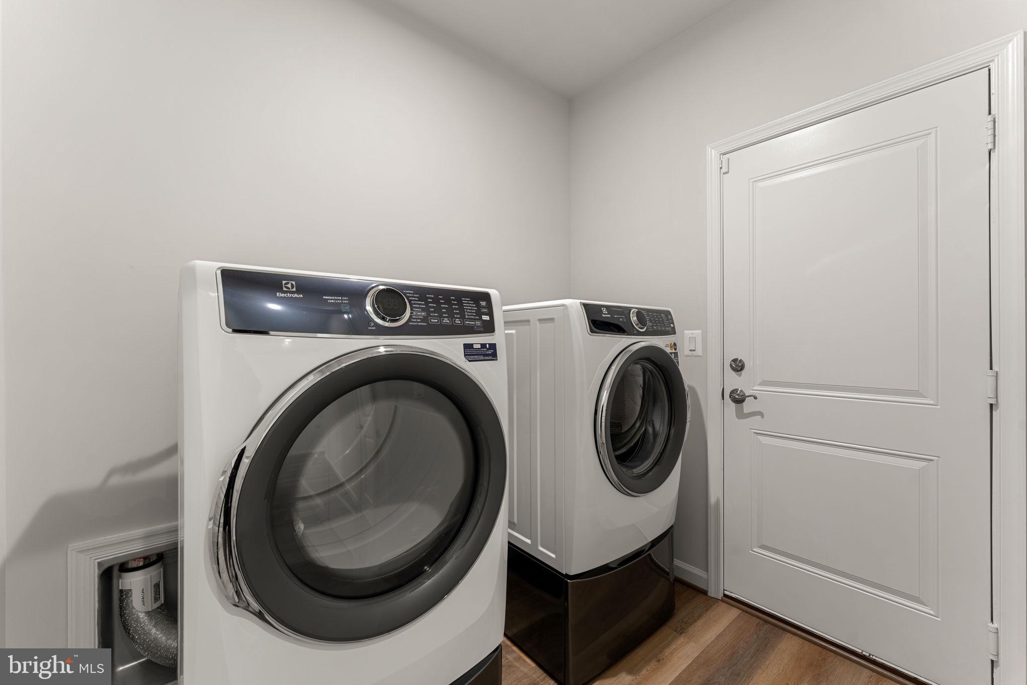 4220 COMMAND FIELD COURT