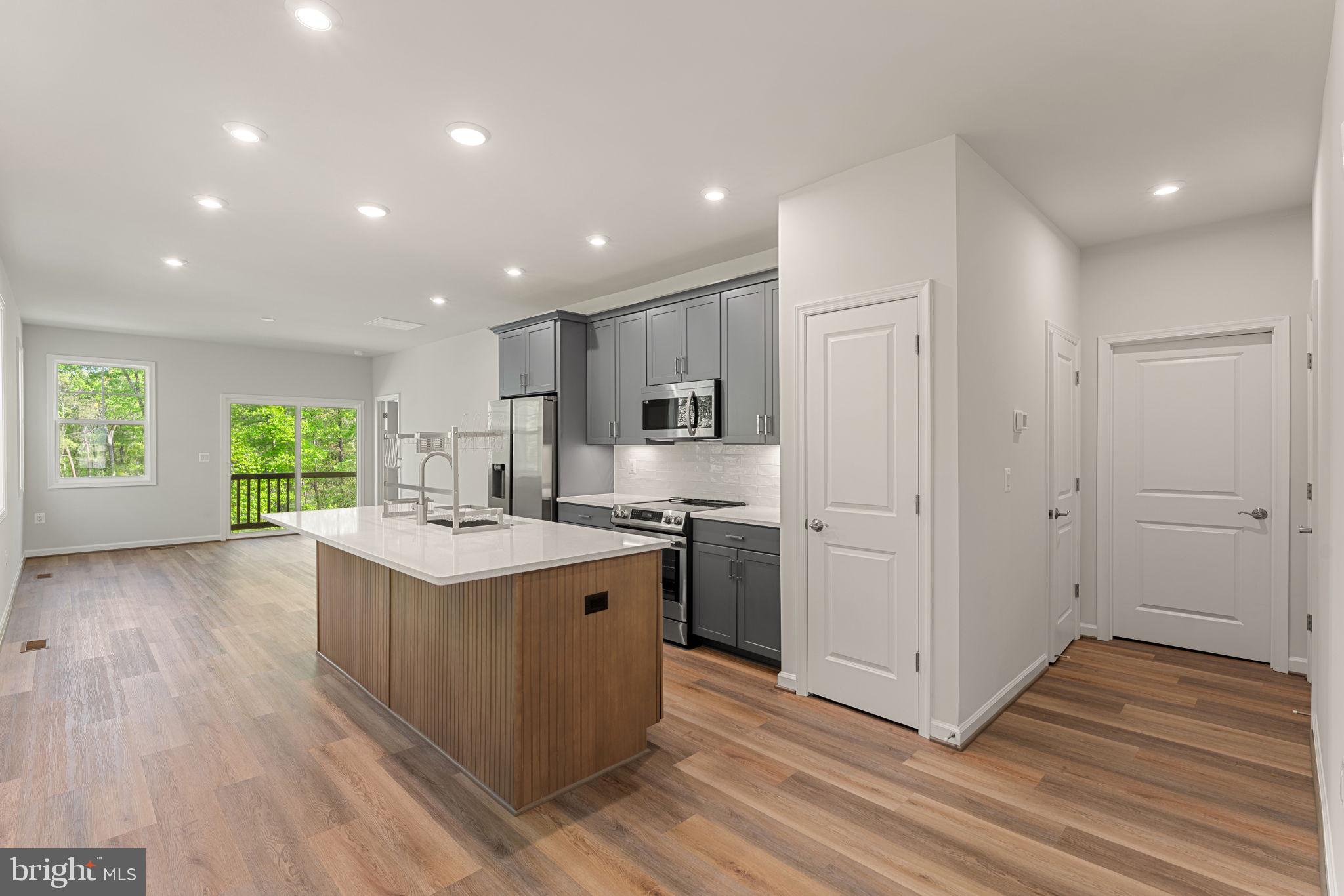 4220 COMMAND FIELD COURT