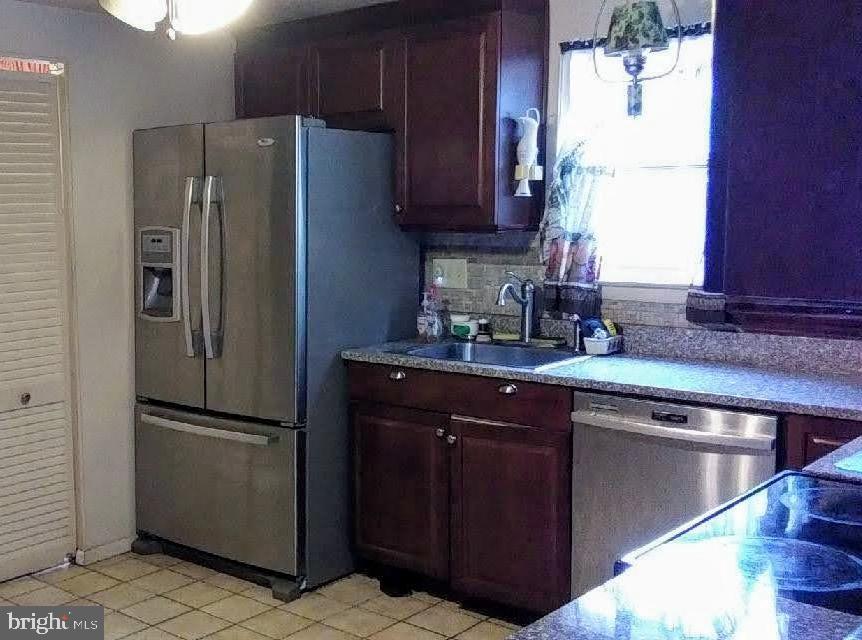 EDGEWATER VILLAGE - Residential