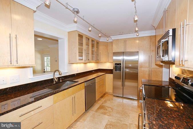 BROYHILL FOREST - Residential Lease