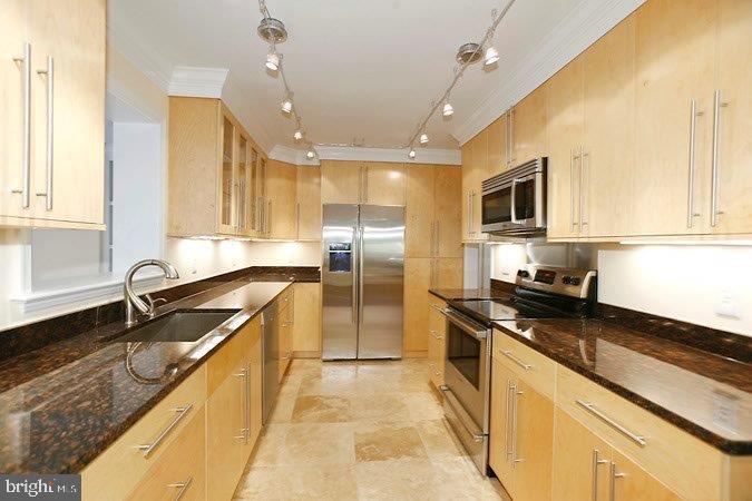 BROYHILL FOREST - Residential Lease