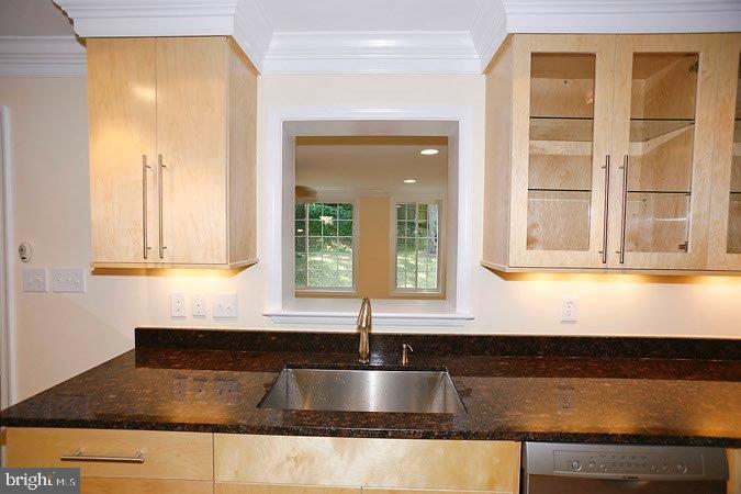 BROYHILL FOREST - Residential Lease