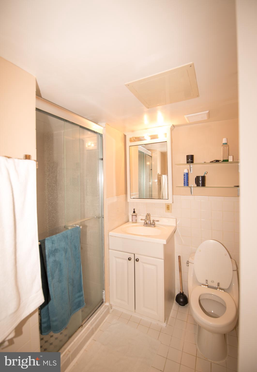 MCLEAN HILLS - Residential Lease