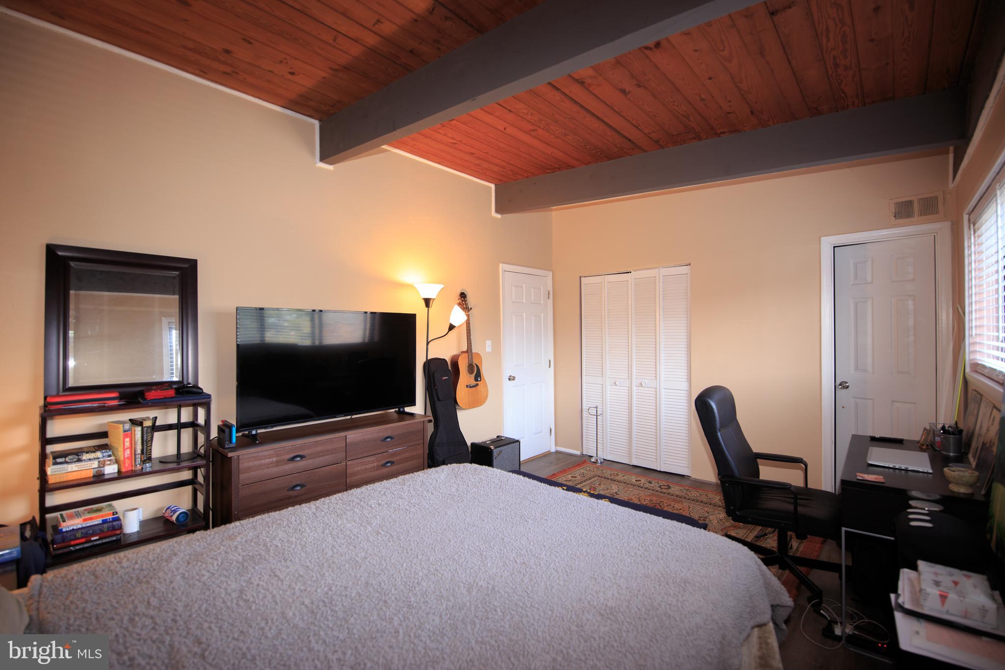 MCLEAN HILLS - Residential Lease