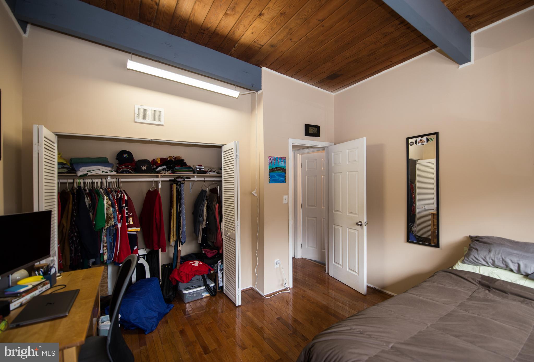 MCLEAN HILLS - Residential Lease