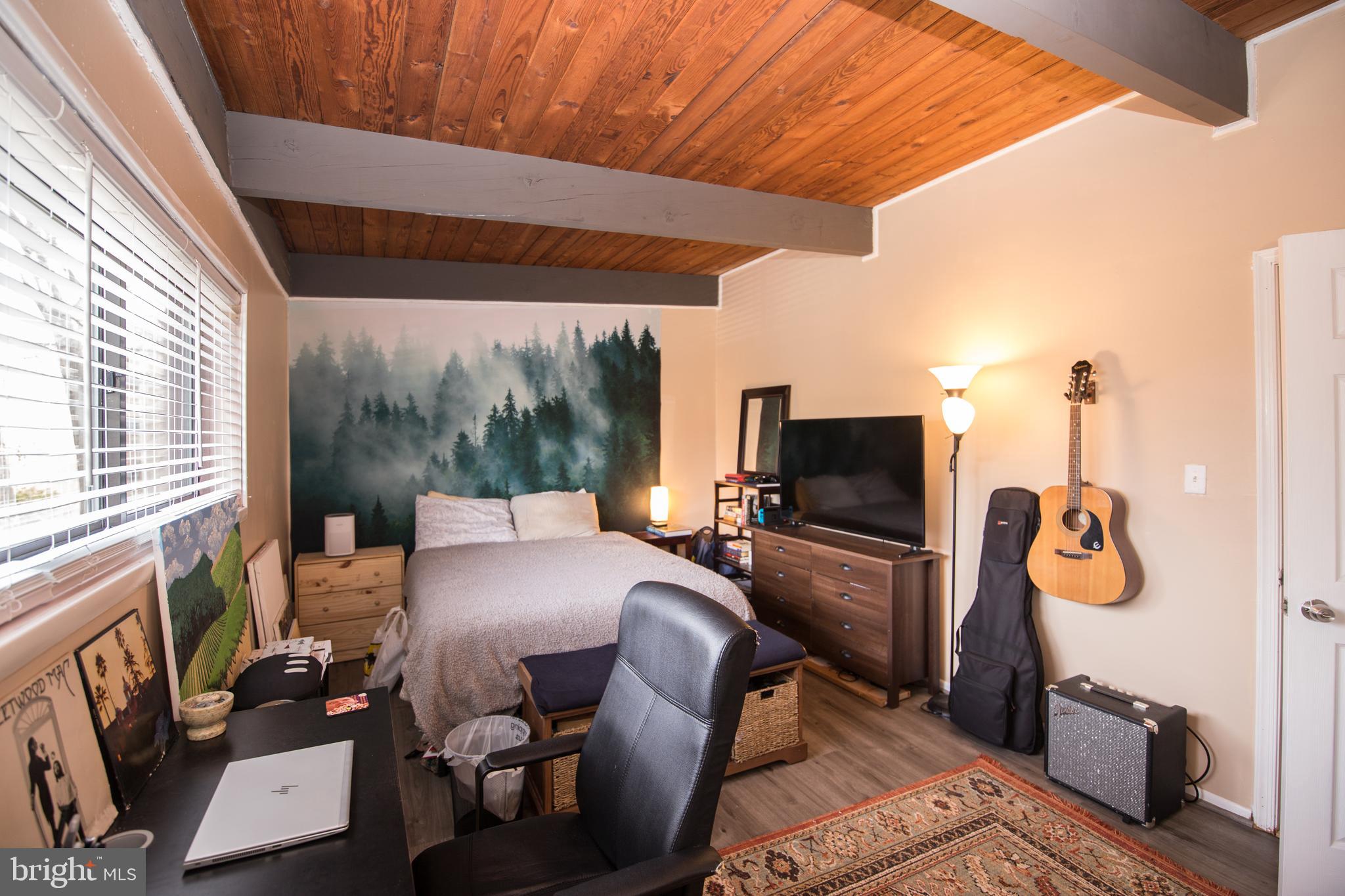 MCLEAN HILLS - Residential Lease