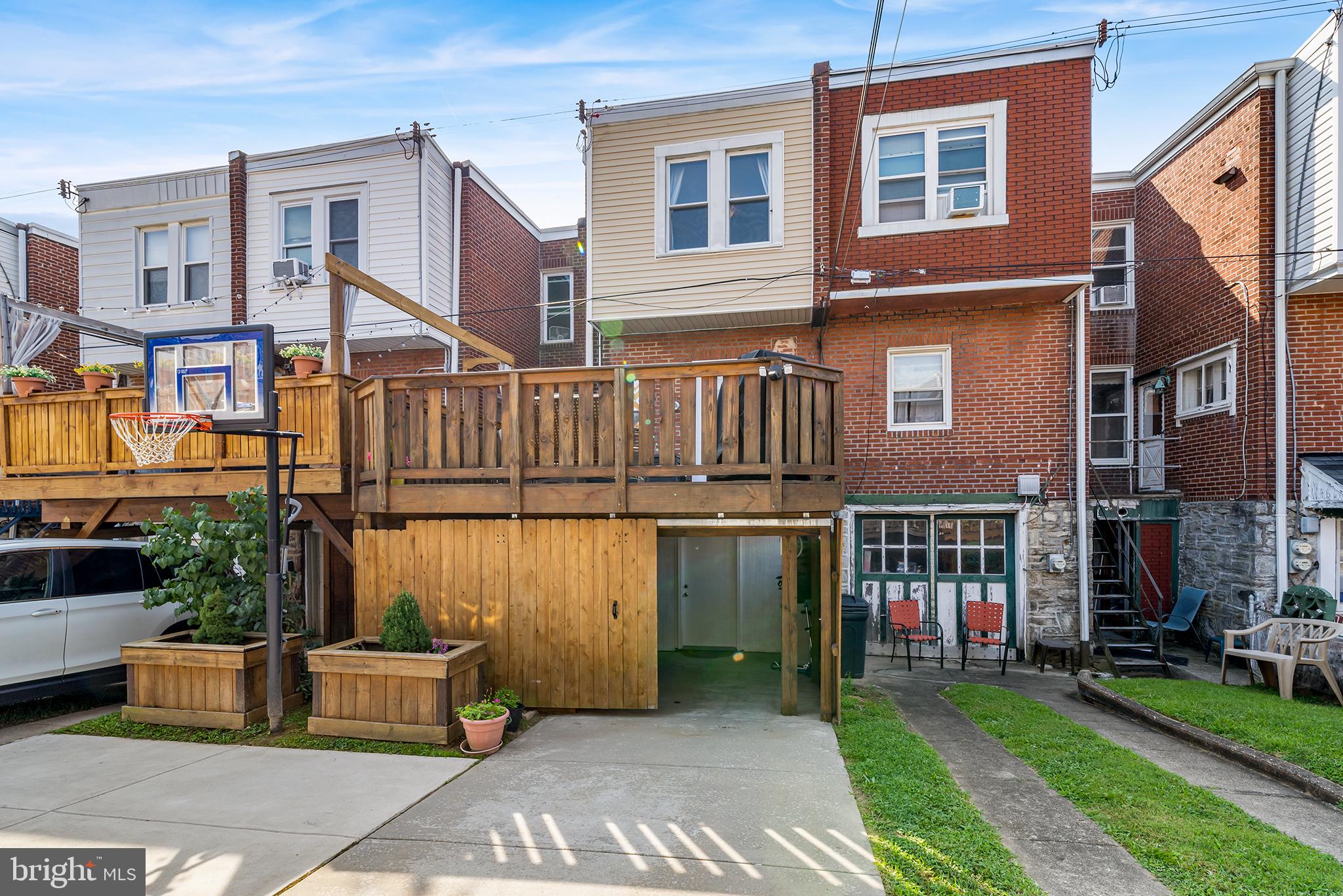 ROXBOROUGH - Residential