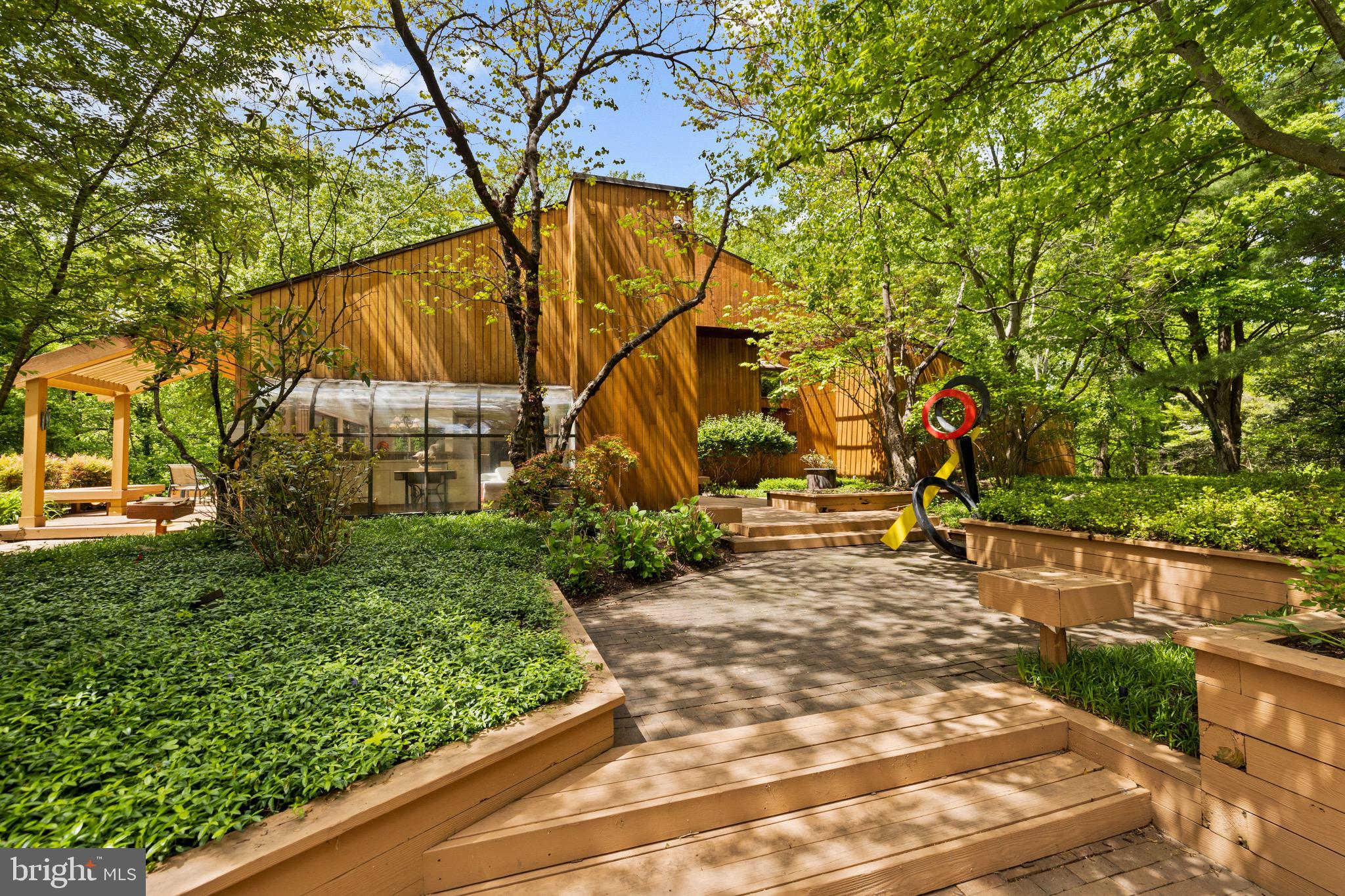 LEISURE HILL - Residential