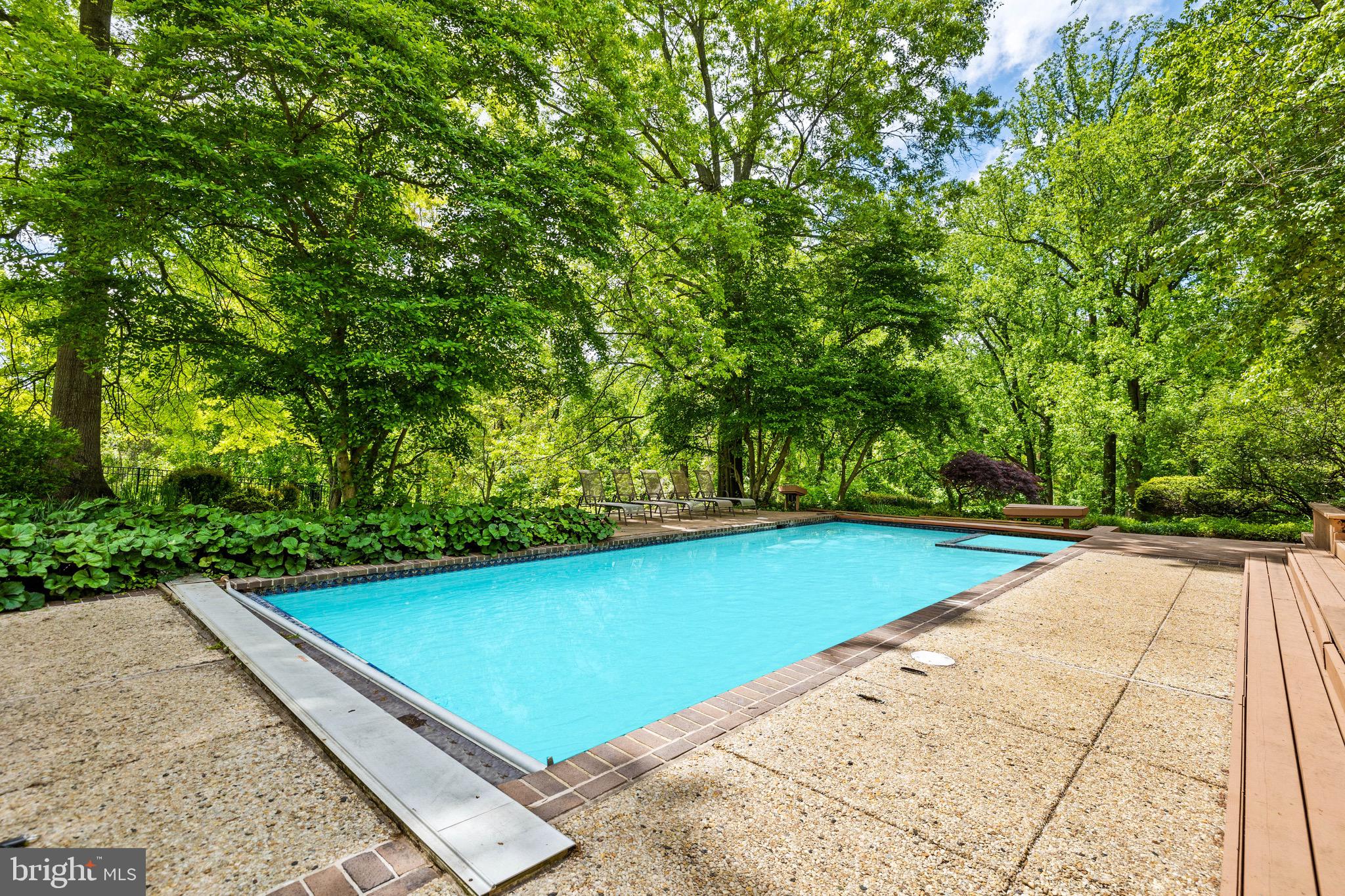 LEISURE HILL - Residential