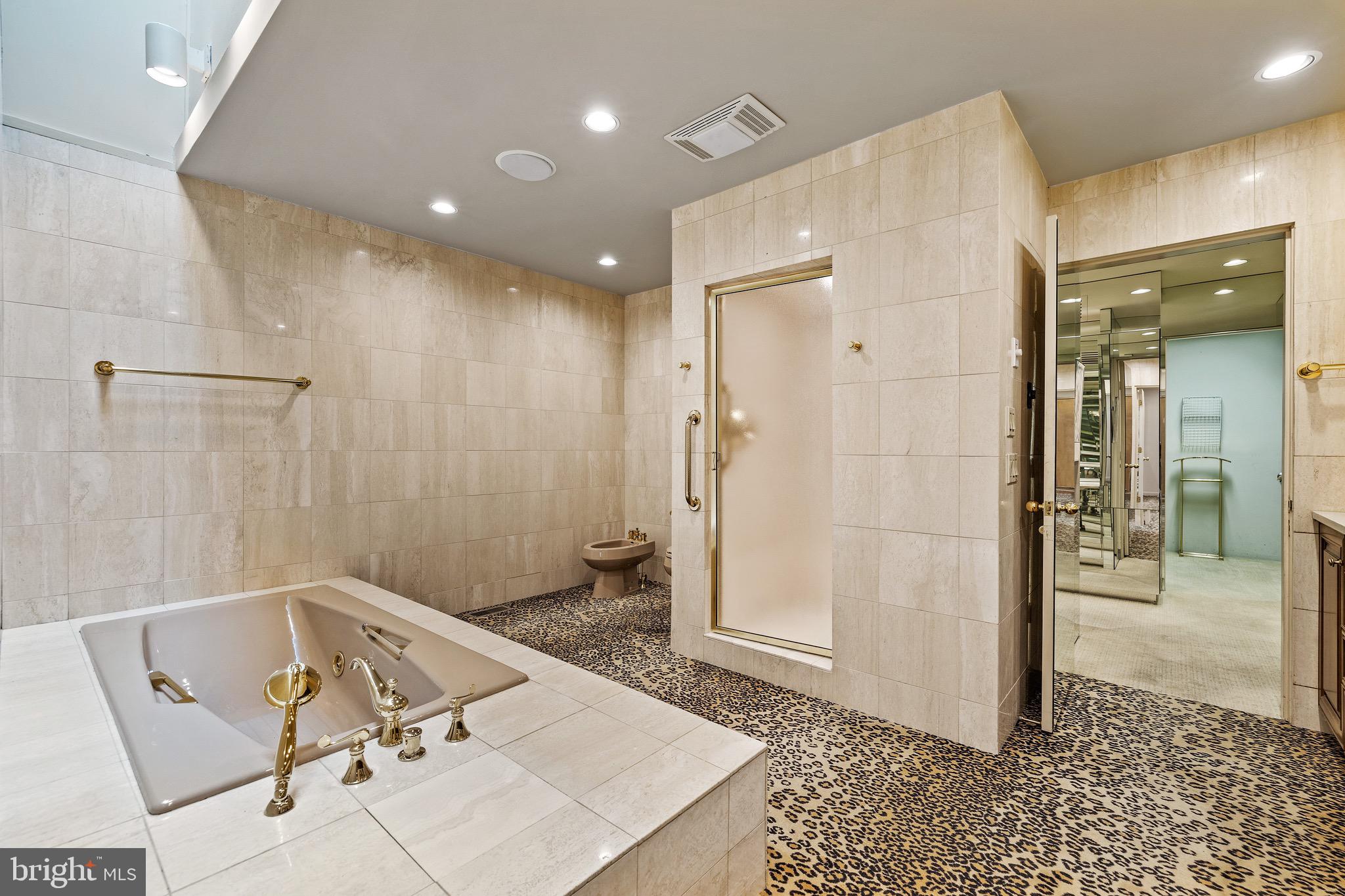 LEISURE HILL - Residential