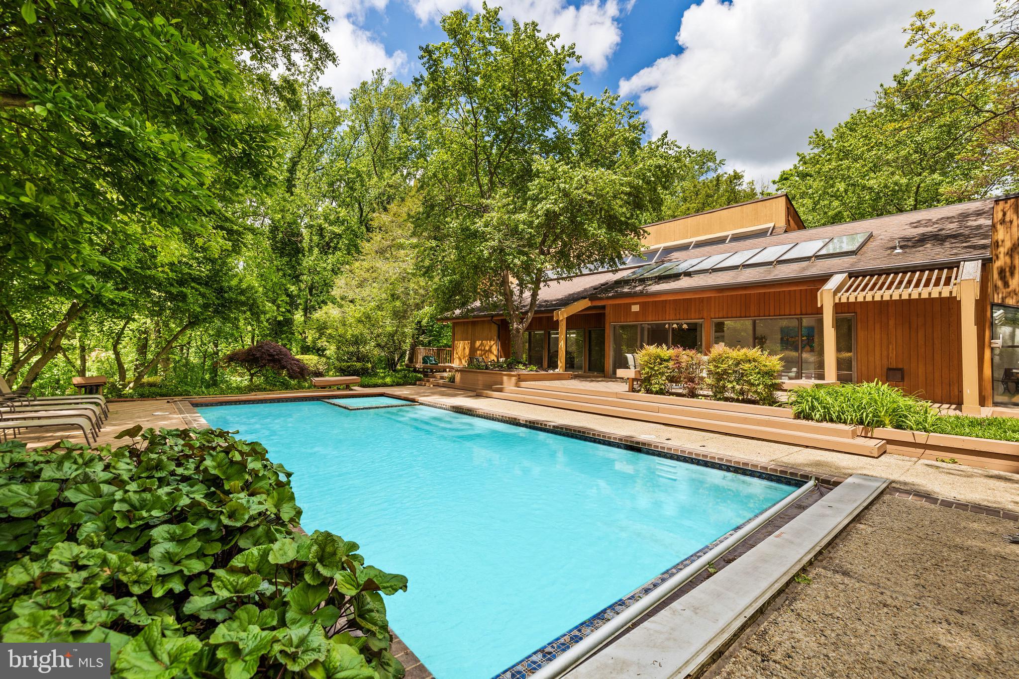 LEISURE HILL - Residential