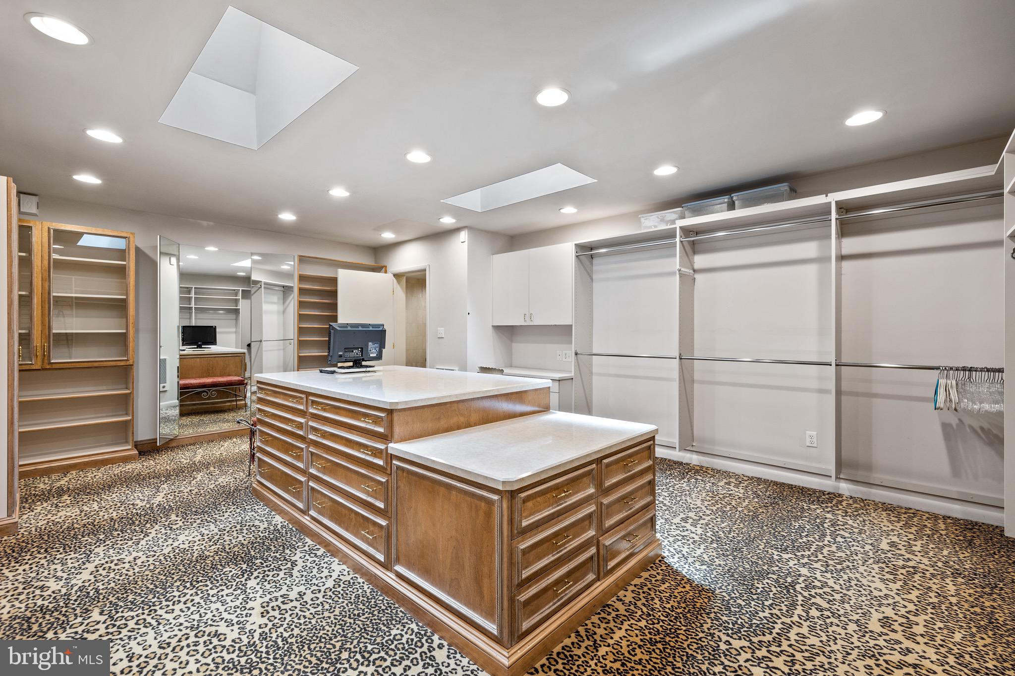 LEISURE HILL - Residential