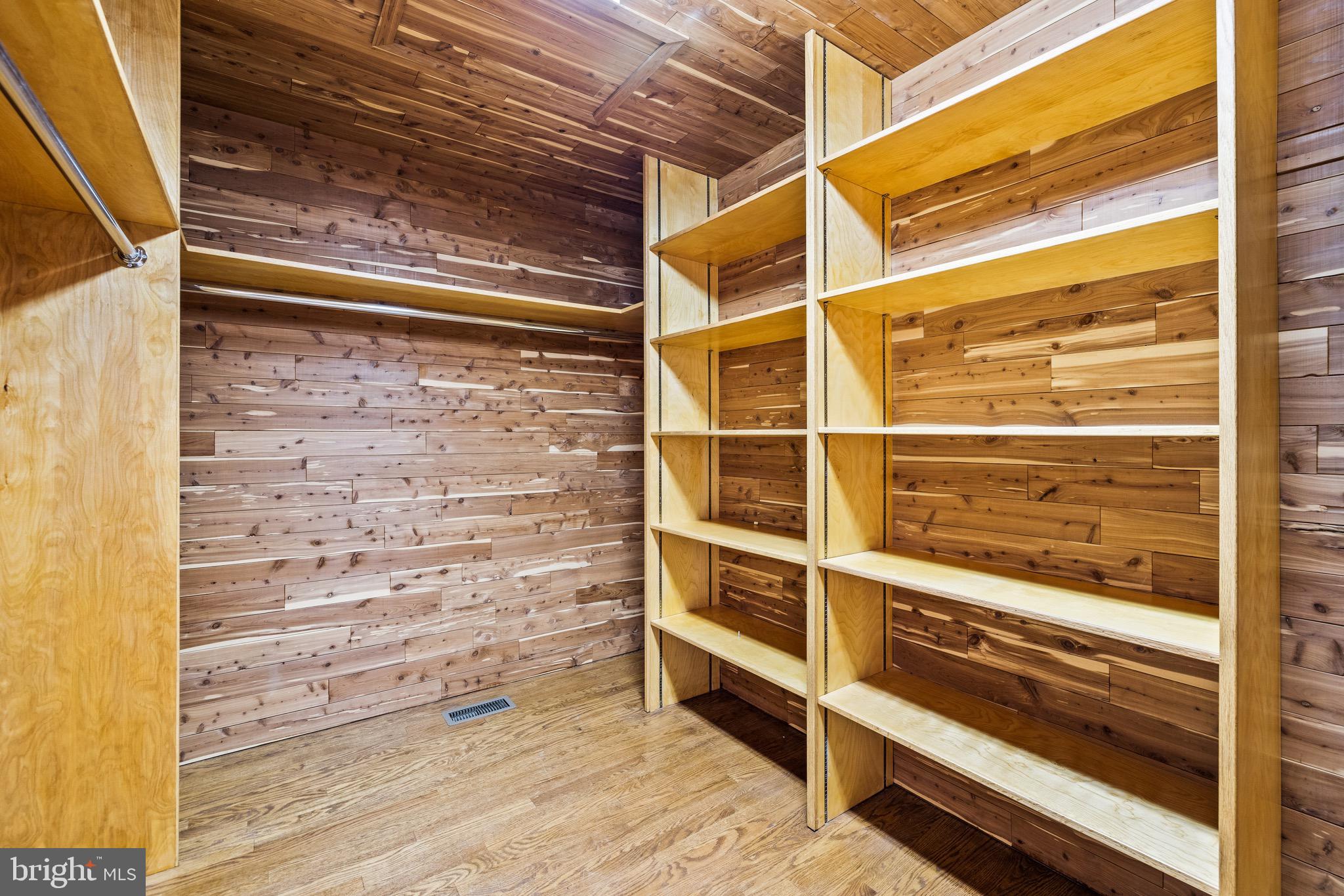 LEISURE HILL - Residential