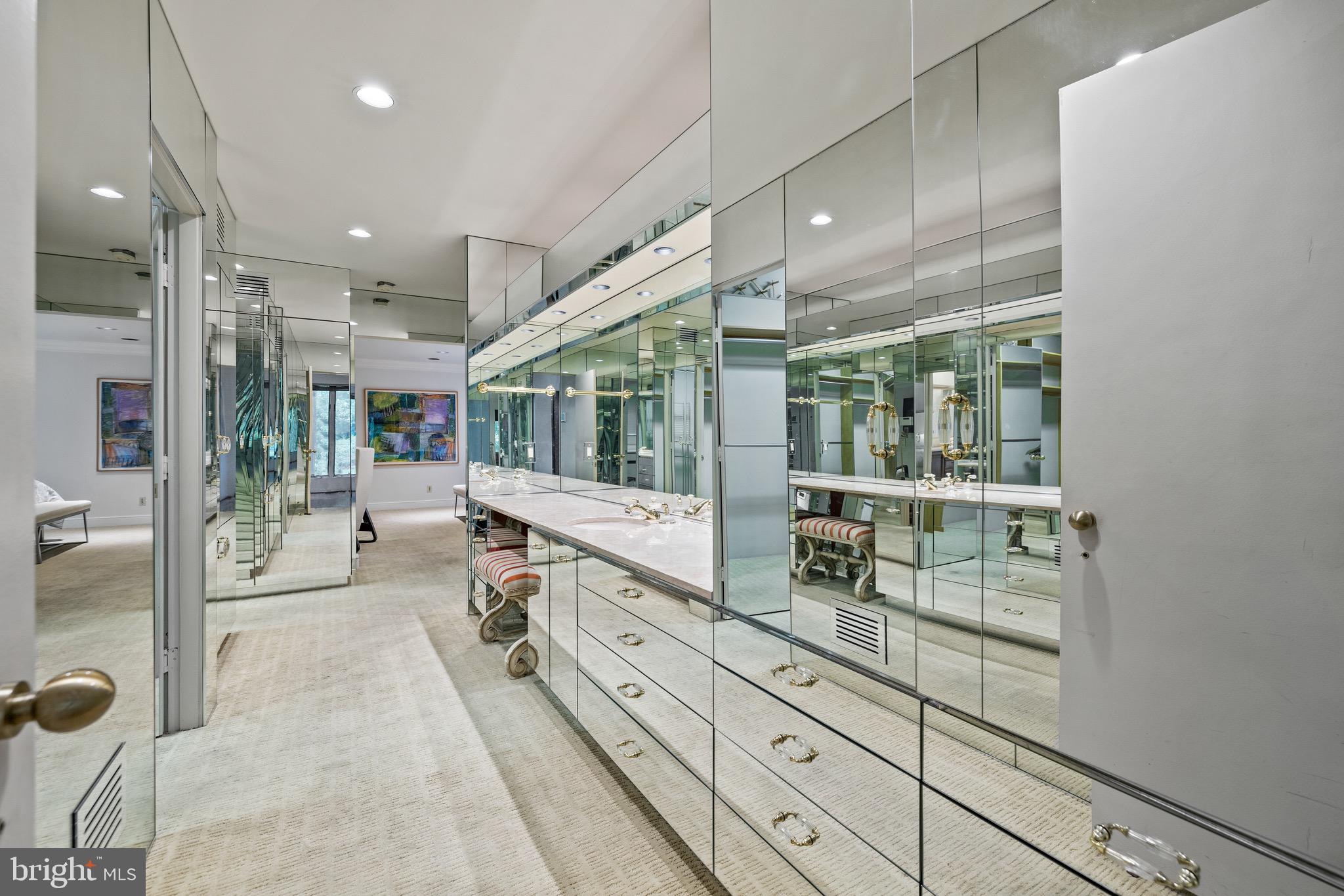 LEISURE HILL - Residential