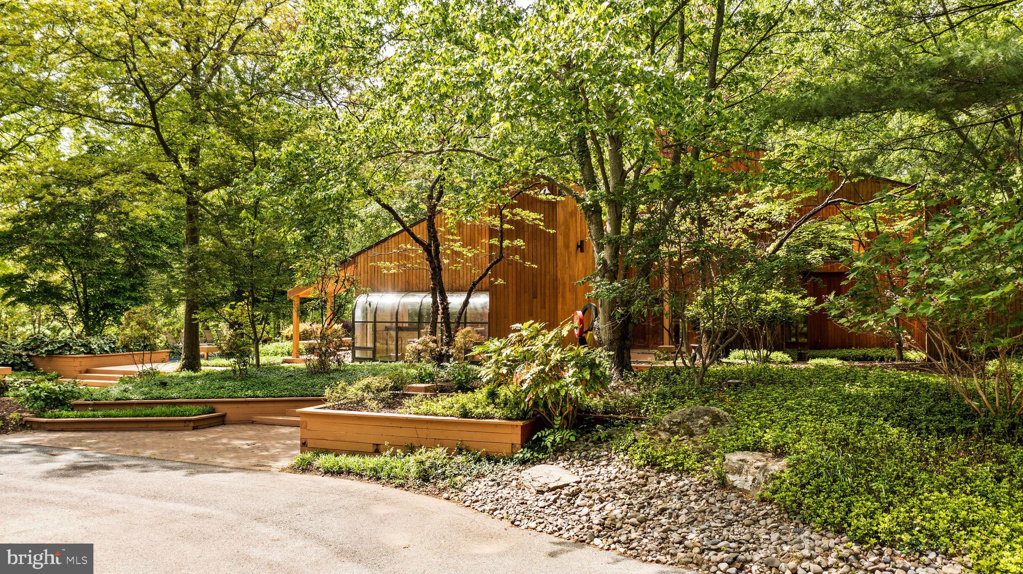 LEISURE HILL - Residential