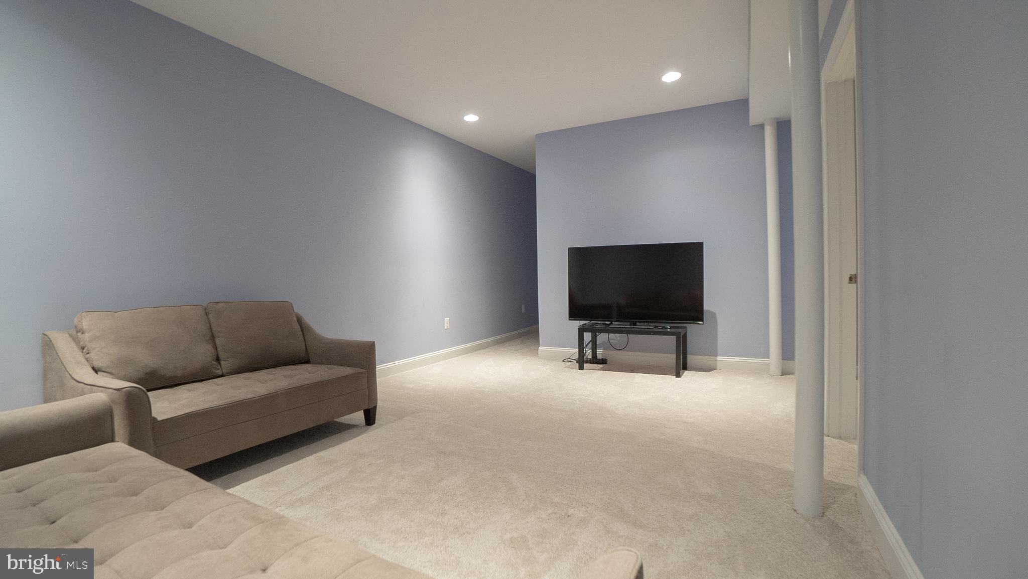 SOUTH RIDING - Residential Lease