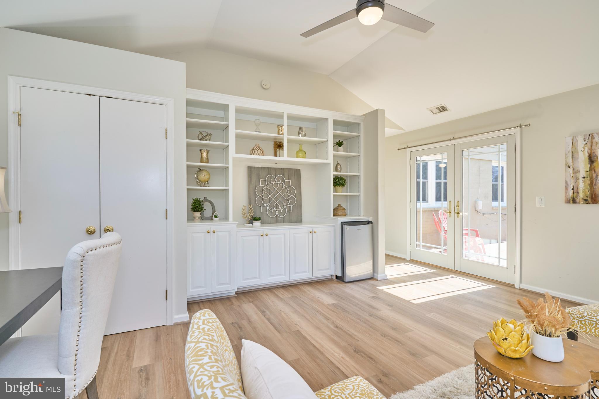 WAYNEWOOD - Residential