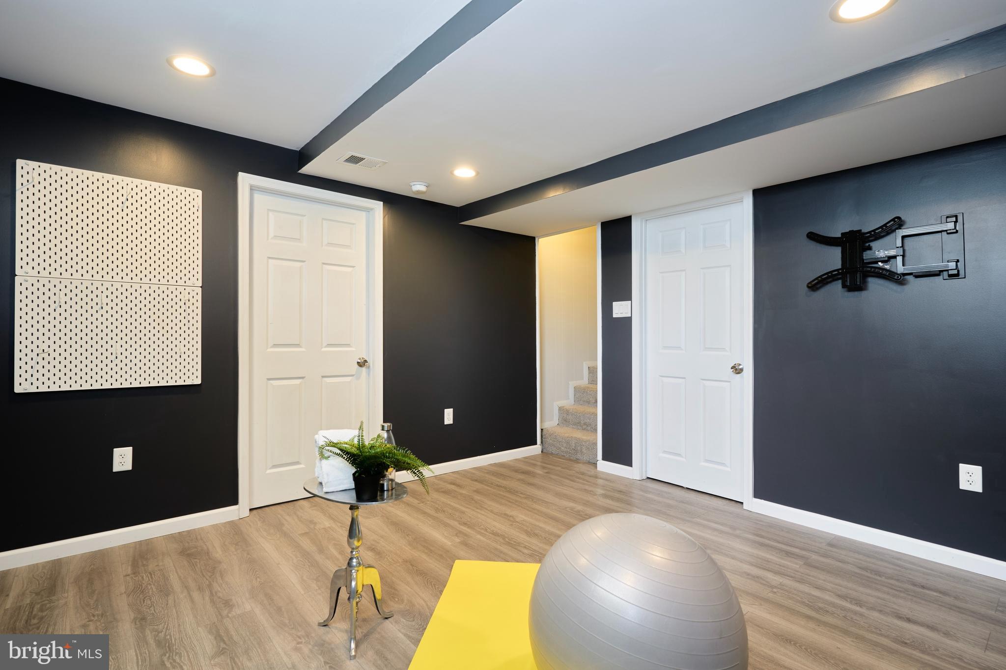 WAYNEWOOD - Residential