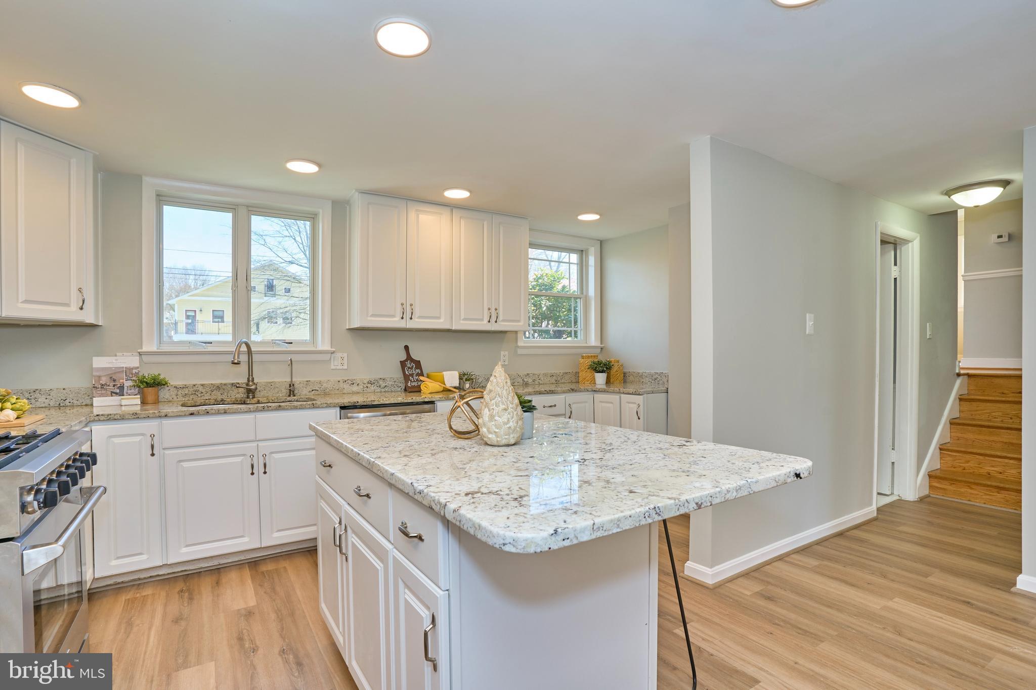 WAYNEWOOD - Residential