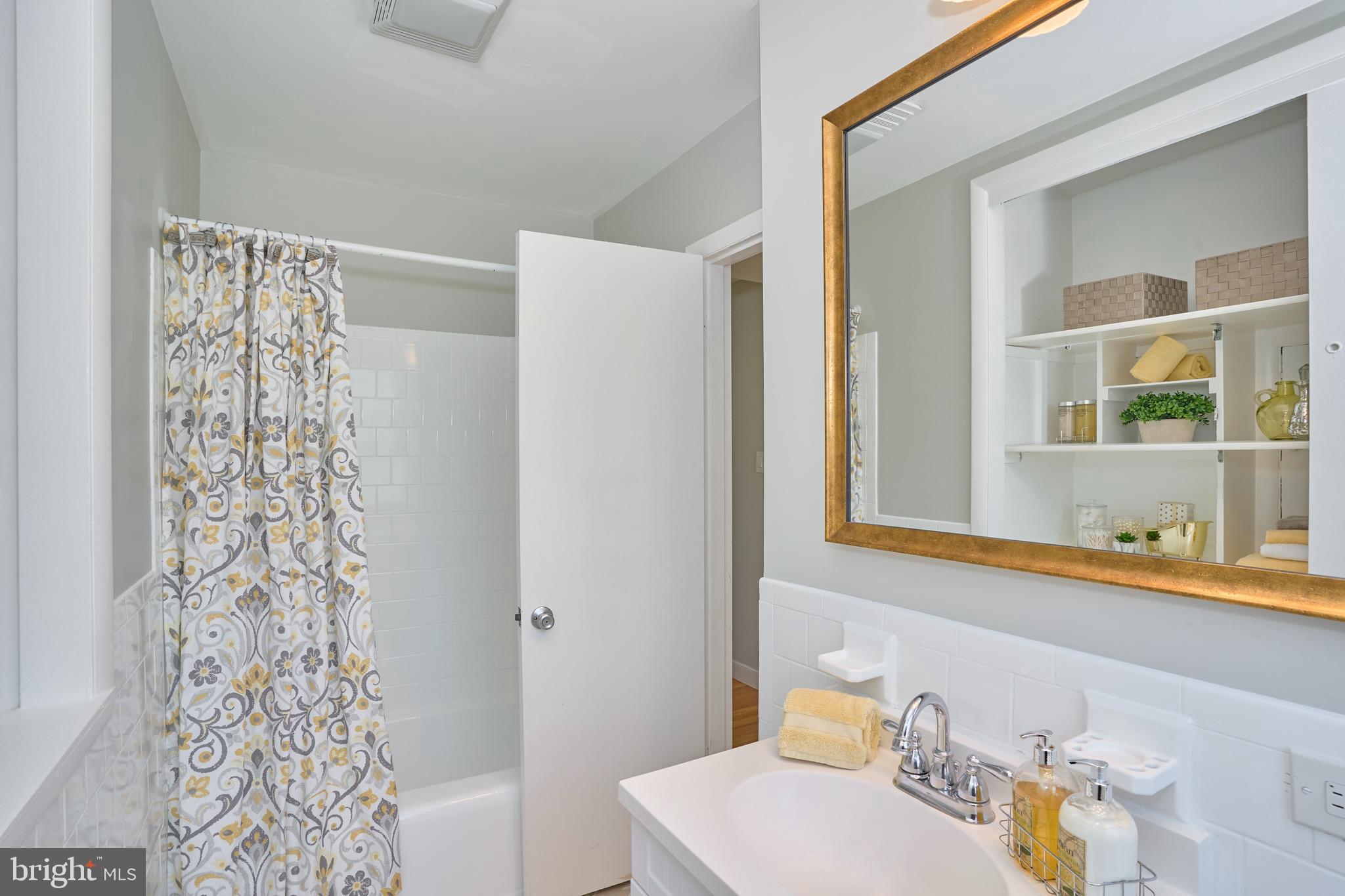 WAYNEWOOD - Residential