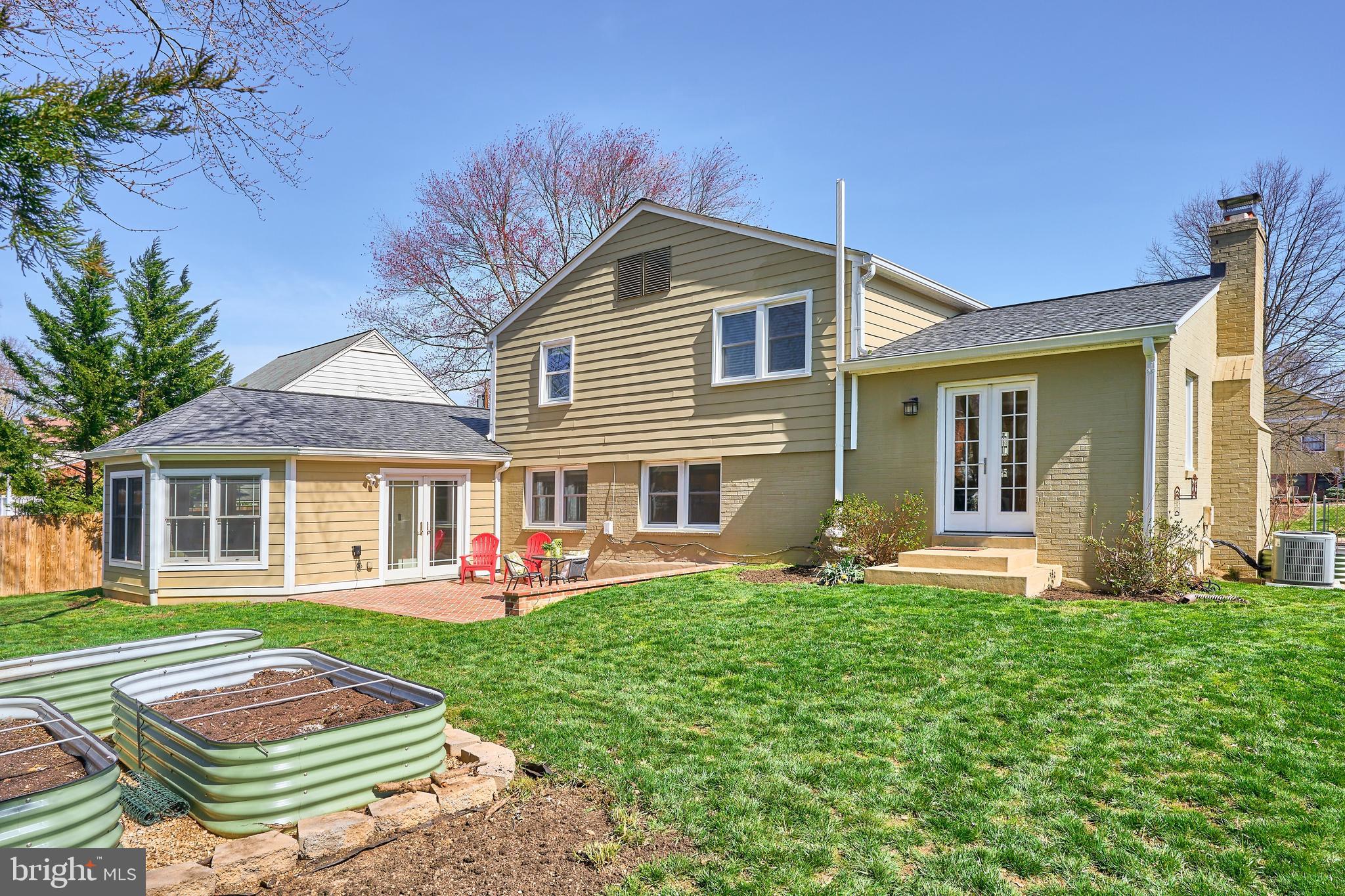 WAYNEWOOD - Residential