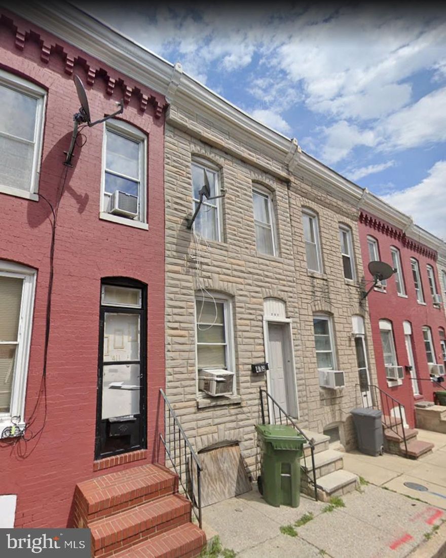 3 bedroom, 1 bath townhome.  Ceiling fans and window air conditioners.  Tenant occupied.