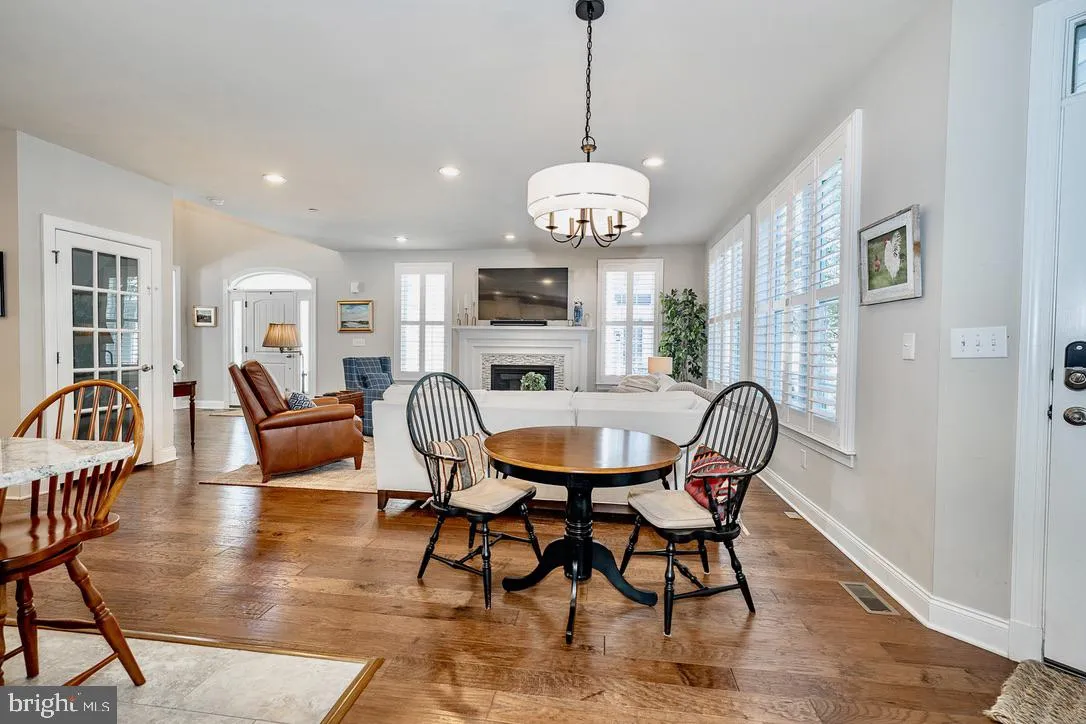 Newtown Square, Pennsylvania 19073, United States, 3 Bedrooms Bedrooms, ,4 BathroomsBathrooms,Residential,Contingent,199768