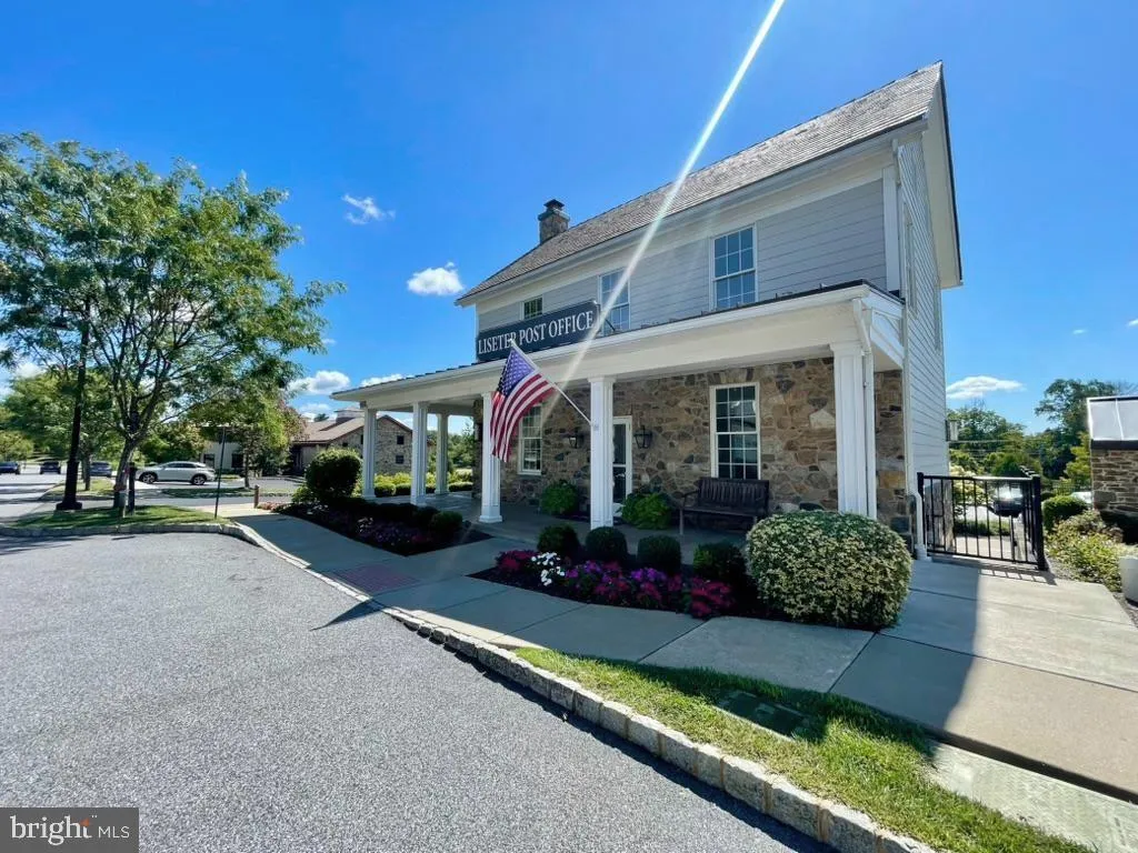 Newtown Square, Pennsylvania 19073, United States, 3 Bedrooms Bedrooms, ,4 BathroomsBathrooms,Residential,Contingent,199768