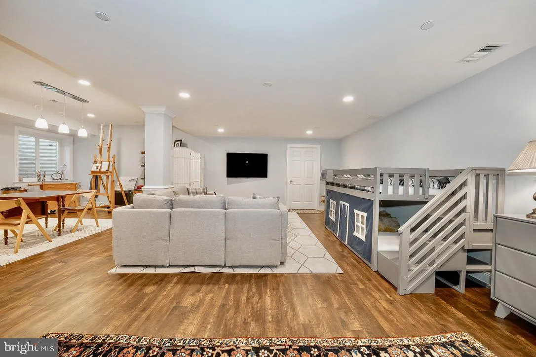 Newtown Square, Pennsylvania 19073, United States, 3 Bedrooms Bedrooms, ,4 BathroomsBathrooms,Residential,Contingent,199768