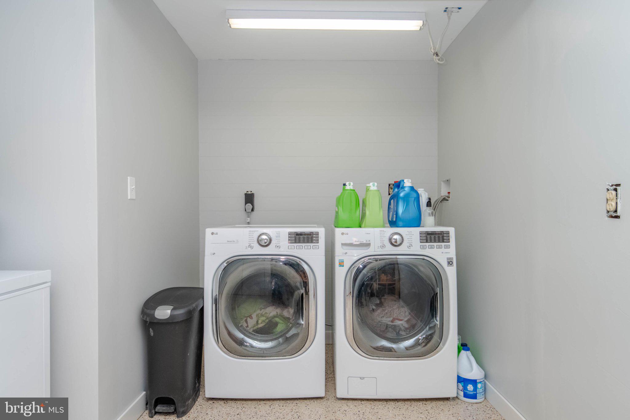 SINGER WOODS - Residential