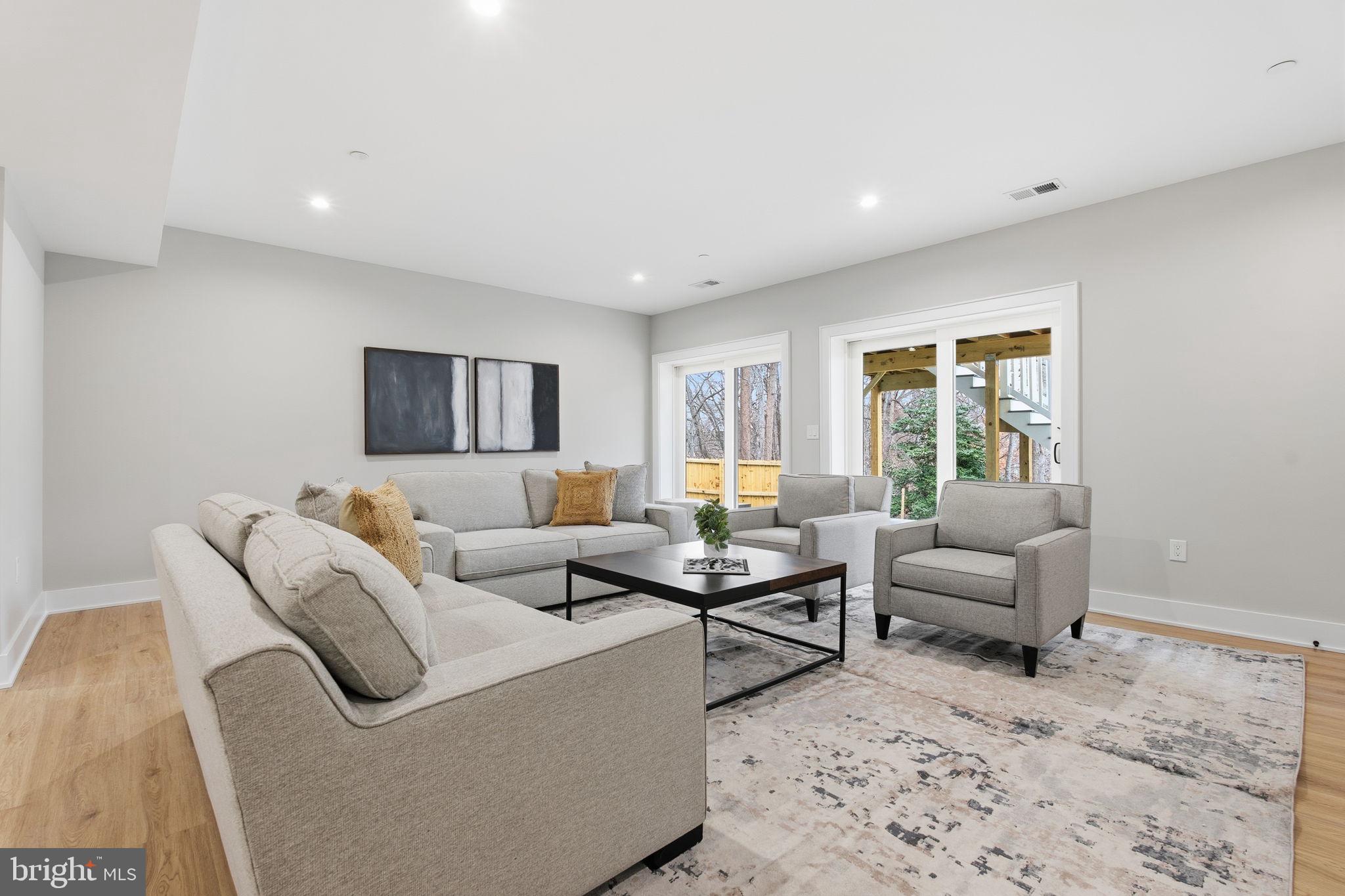 ROCK CREEK PALISADES - Residential