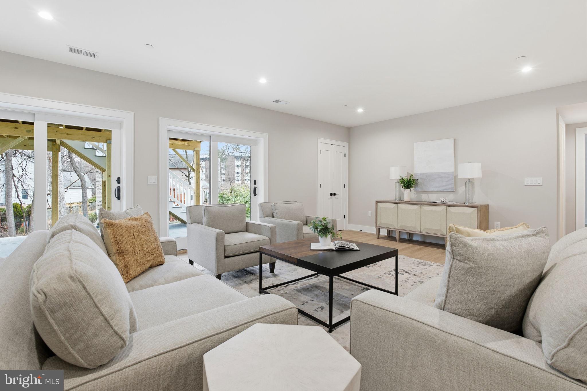 ROCK CREEK PALISADES - Residential