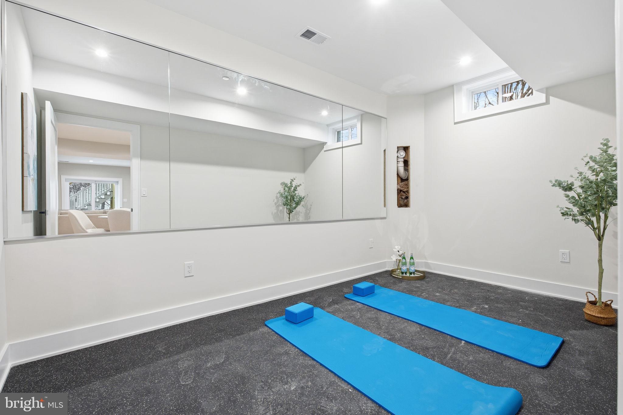 ROCK CREEK PALISADES - Residential