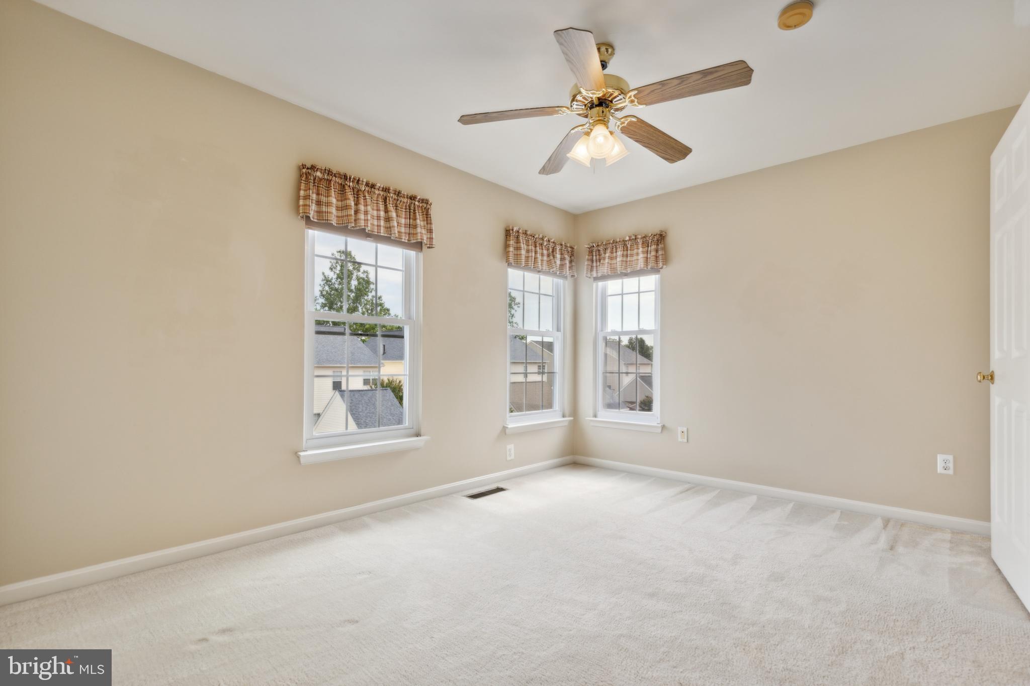 SOUTH RIDING - Residential