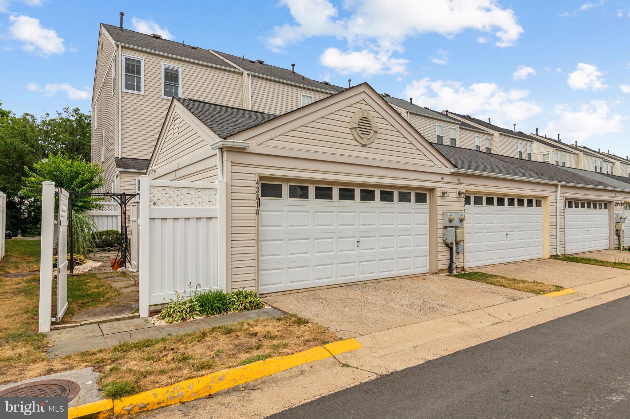 SOUTH RIDING - Residential