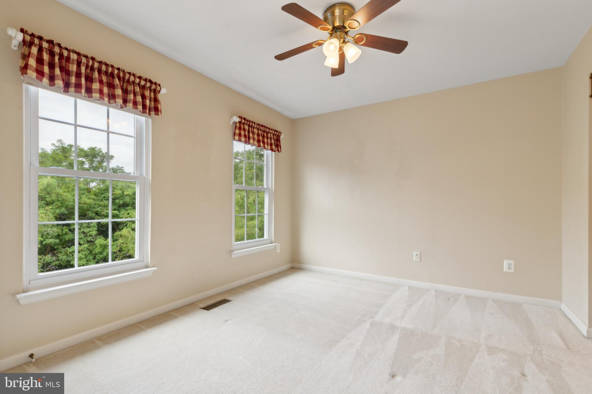 SOUTH RIDING - Residential