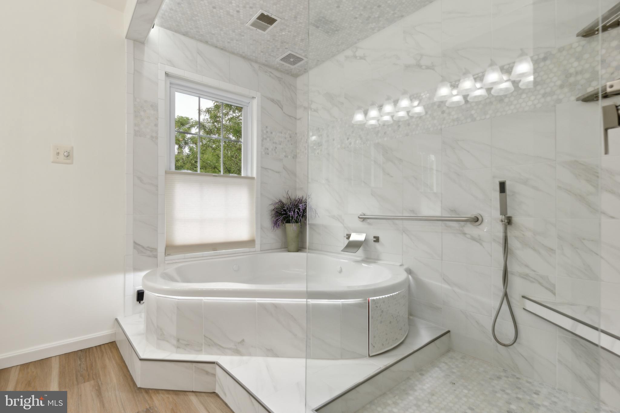 SOUTH RIDING - Residential