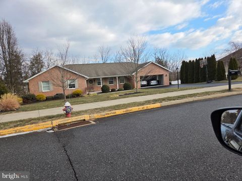 2422 MAGNOLIA DRIVE GILBERTSVILLE PA 19525